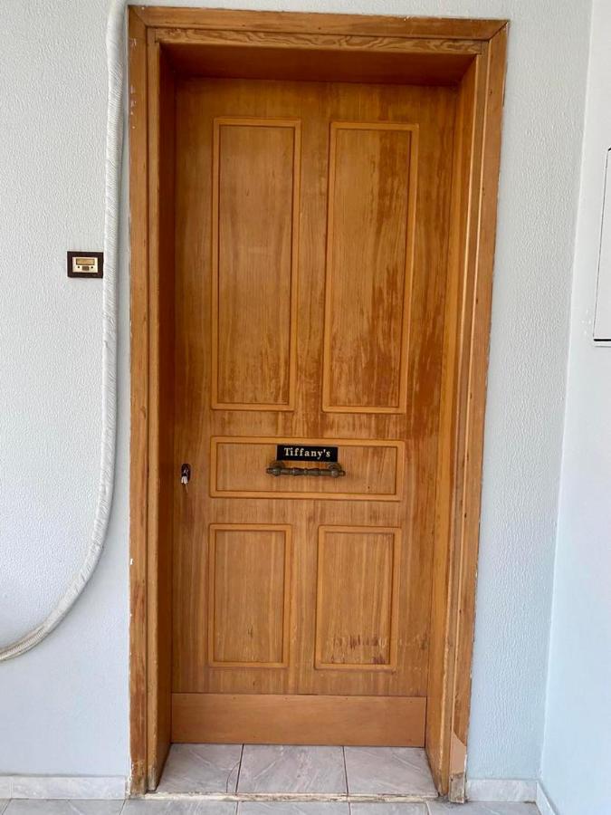 Apartament Tiffany'S 5' Min From Airport Spáta Zewnętrze zdjęcie